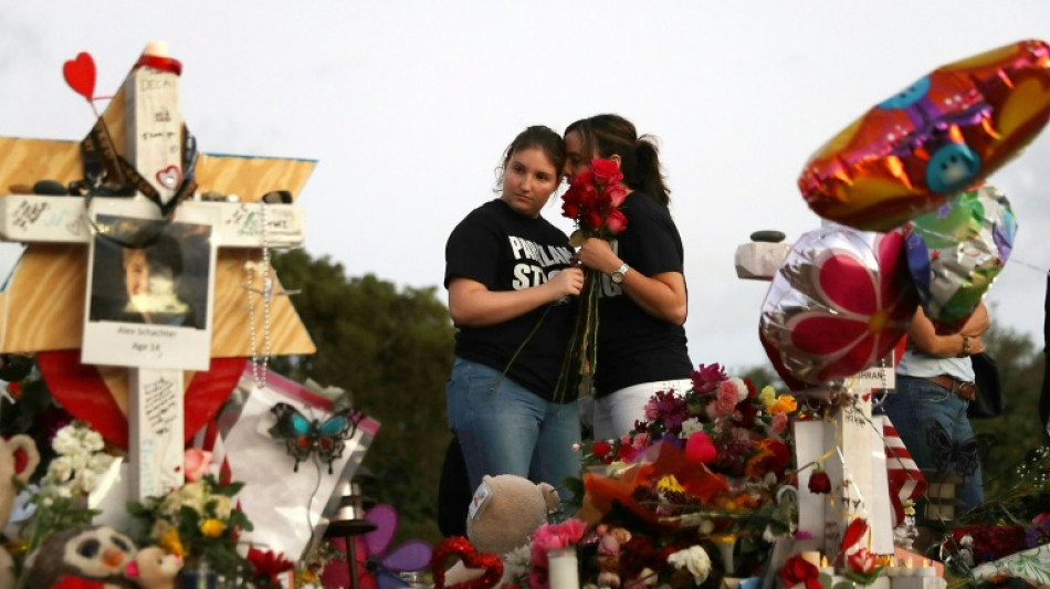 Reconstruyen matanza en escuela de Florida por pesquisas contra un polic&iacute;a