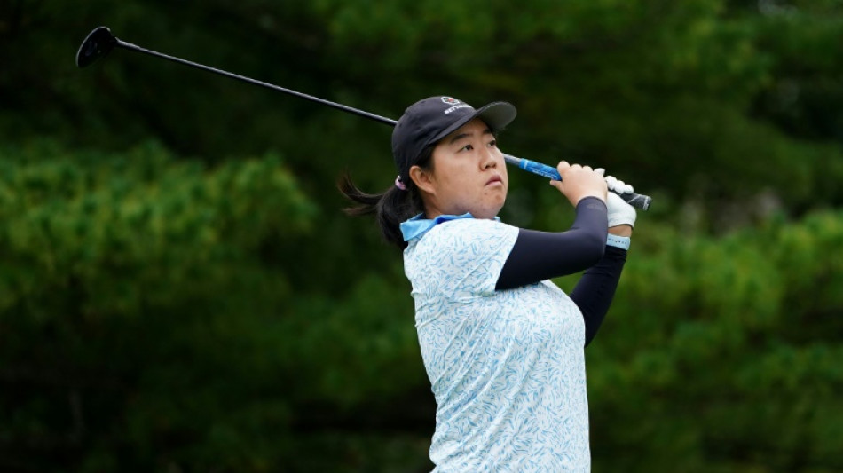 Hot putter carries China's Liu to LPGA Queen City lead 