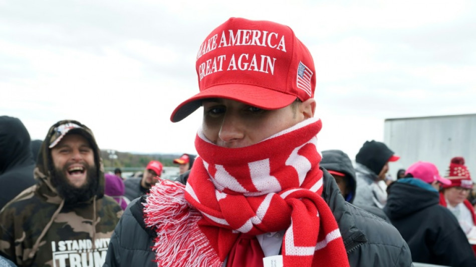 Seguidores de Trump resisten el fr&iacute;o para o&iacute;r al "m&aacute;rtir" republicano antes del juicio