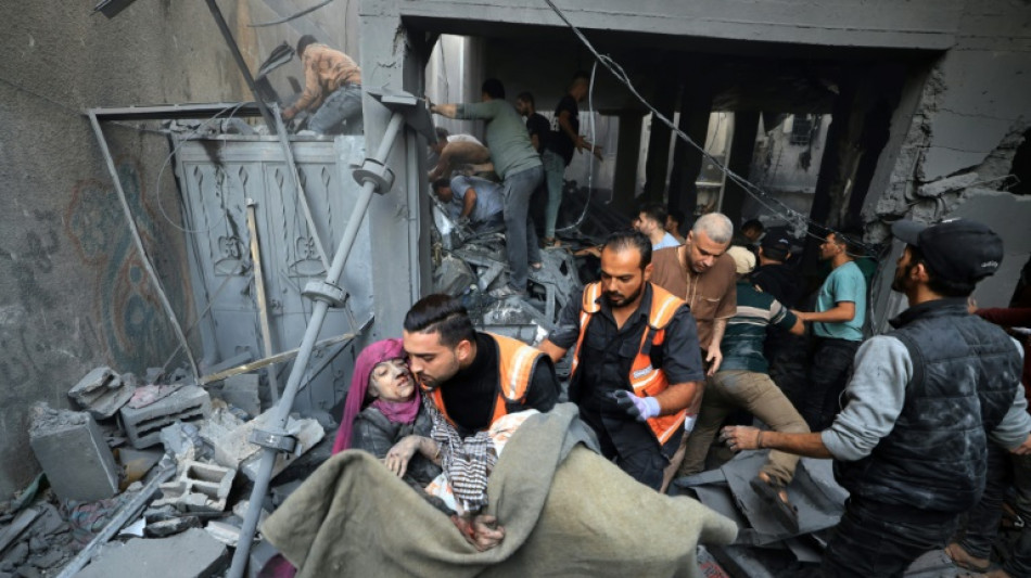 Mais de 30 beb&ecirc;s retirados de hospital de Gaza chamado de 'zona de guerra' pela OMS