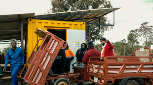 Triciclos a energ&iacute;a solar cambian la vida de las campesinas en Zimbabue
