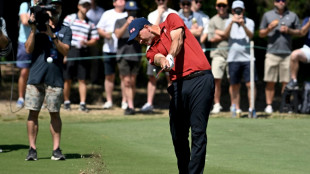 Scott joint leader as Smith dodges cut in Australian Open