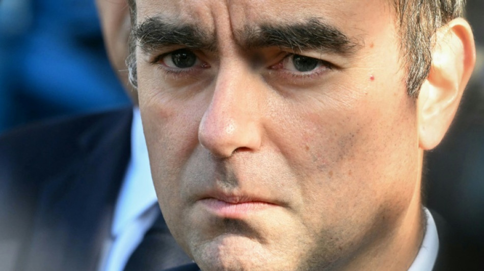 Lecornu busca formar governo na Fran&ccedil;a com or&ccedil;amento na mira