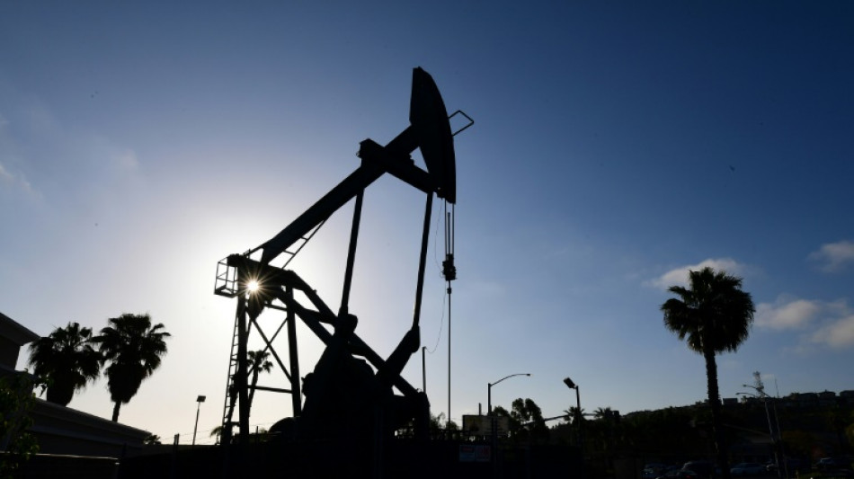 Guerra en Ucrania deja precios del petr&oacute;leo por las nubes
