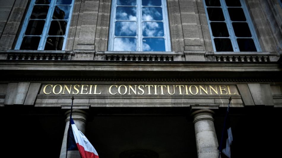 Loi immigration: la droite attaque le Conseil constitutionnel, Fabius d&eacute;nonce une remise en cause "tr&egrave;s pr&eacute;occupante"