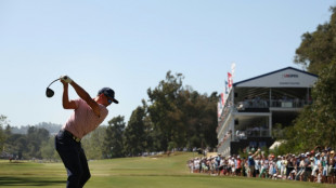 Two birdies lift Clark to lead midway through US Open third round