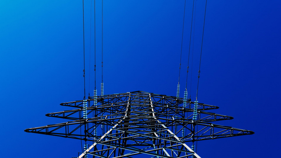 Cala bolletta luce per vulnerabili, -7,6% quarto trimestre