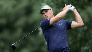 Spieth grabs first round lead at St. Jude Championship