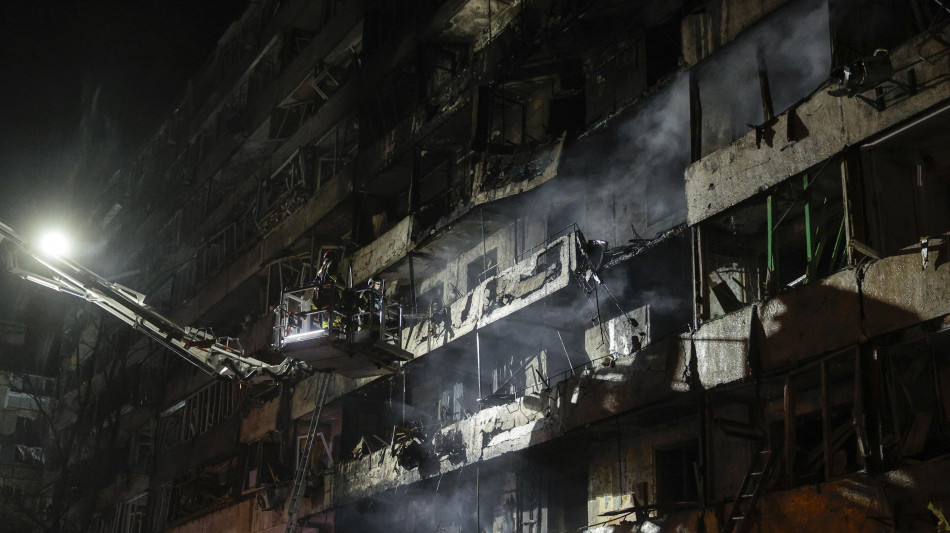 Raid sull'Ucraina, almeno 6 morti nella notte e blackout a Kiev