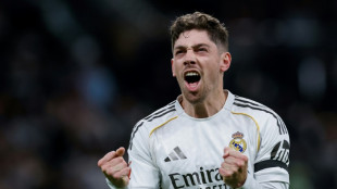 Real Madrid vence Elche (4-1) e coloca press&atilde;o sobre l&iacute;der Bar&ccedil;a