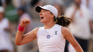 Swiatek to play Muchova in French Open final