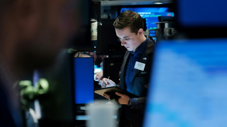 Wall Street divis&eacute;e entre r&eacute;sultats bancaires et indicateurs mitig&eacute;s