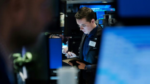 Wall Street divis&eacute;e entre r&eacute;sultats bancaires et indicateurs mitig&eacute;s