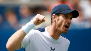 Murray masters Toronto wind to advance over Sonego
