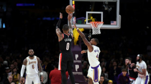 Lakers squander late lead in loss to Trail Blazers
