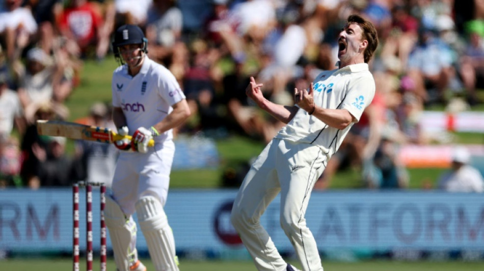 England push 368 runs clear of New Zealand in first Test