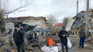 Ukraine: la Russie prend sa premi&egrave;re grande ville et poursuit les bombardements avant des pourparlers 
