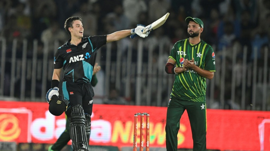 Chapman's century help New Zealand end Pakistan series 2-2