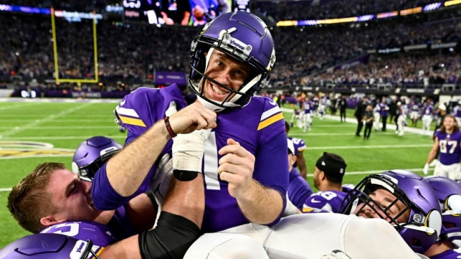 Vikings clinch division with historic comeback win