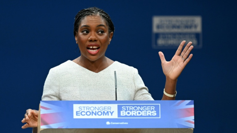 La líder de unos conservadores británicos en crisis promete recuperar los valores del partido