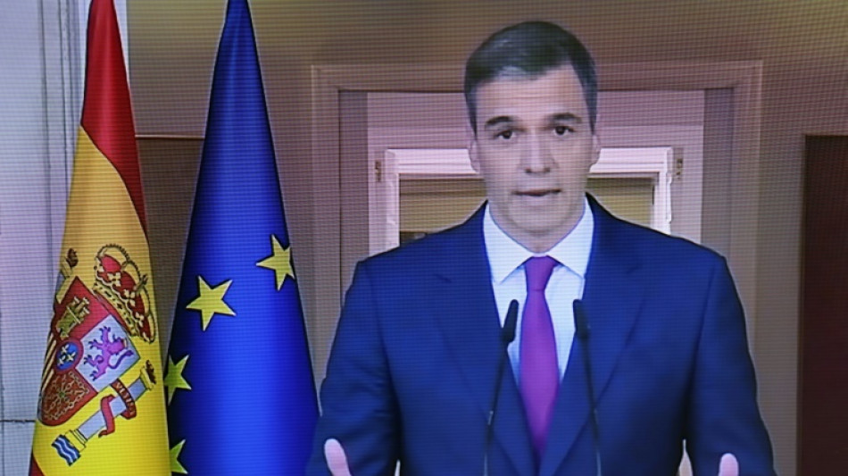 Pedro S&aacute;nchez vuelve al trabajo tras el sobresalto de su amenaza de dimisi&oacute;n