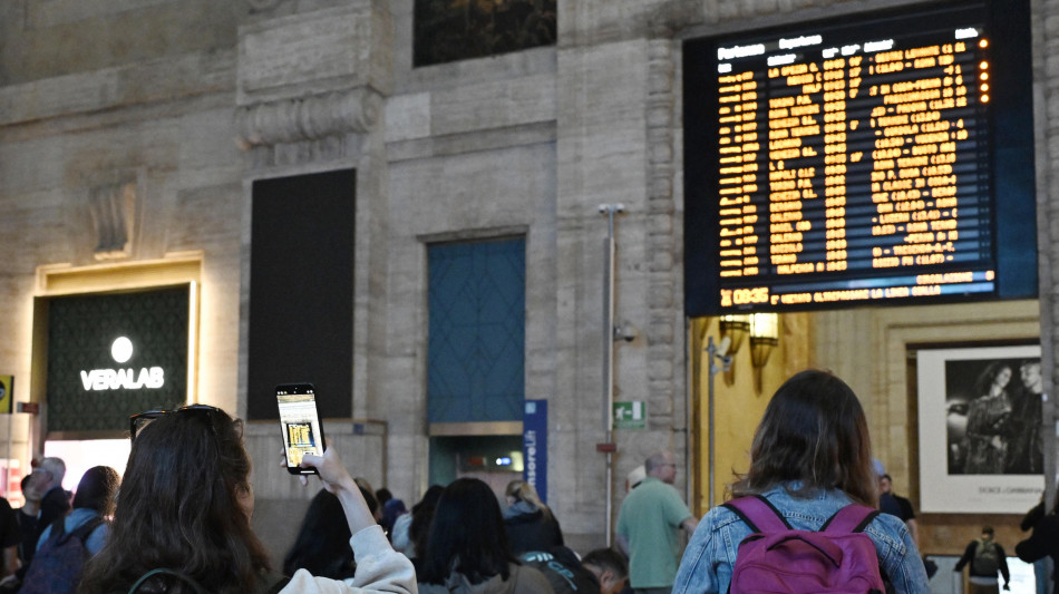 ++ Guasto a treno in Stazione Centrale a Milano, ritardi fino a 100 minuti ++