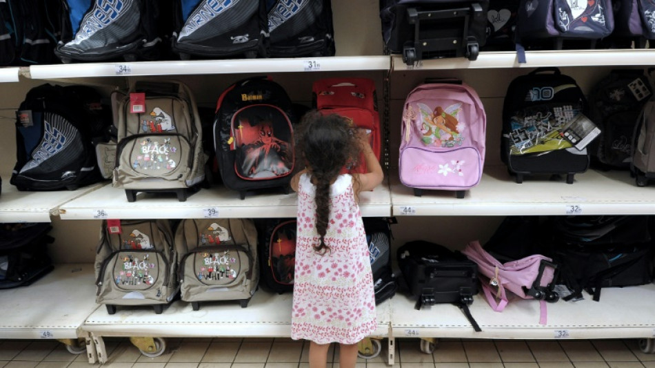 La rentr&eacute;e scolaire s'annonce moins co&ucirc;teuse pour les familles, mais pas pour les &eacute;tudiants