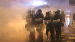 Cariche e idranti contro manifestanti al corteo a Milano