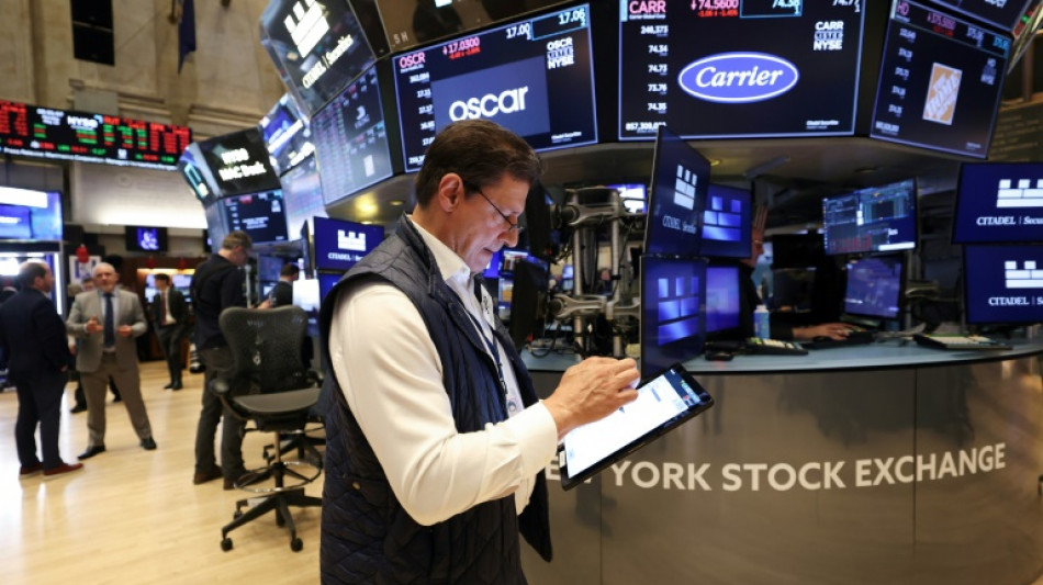 Wall Street termine près de l'équilibre, surmonte ses craintes sur le budget américain