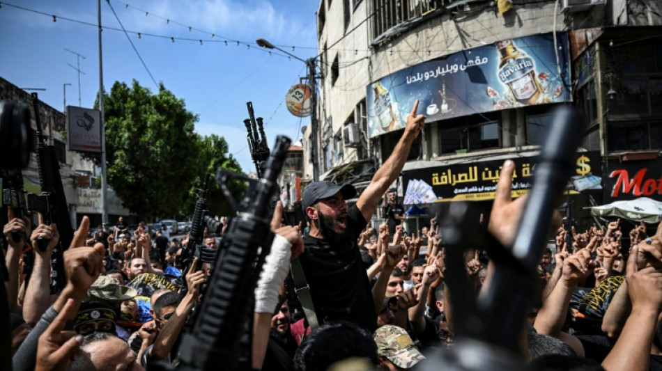 Los palestinos eval&uacute;an los da&ntilde;os y lloran a los muertos de operaci&oacute;n israel&iacute; en Cisjordania