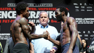 Spence, Crawford make weight for welterweight unification showdown
