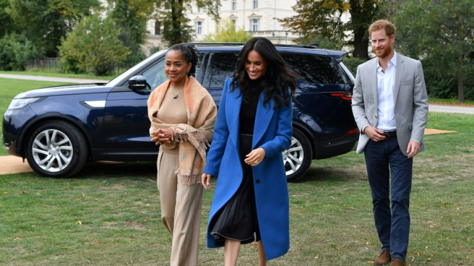 La "persecuci&oacute;n" de Enrique y Meghan por paparazzi da pie a versiones contradictorias