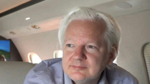 Wikileaks-Gr&uuml;nder Assange &auml;u&szlig;ert sich erstmals seit Freilassung &ouml;ffentlich