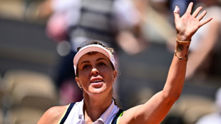 Resurgent Pavlyuchenkova battles into French Open quarter-finals