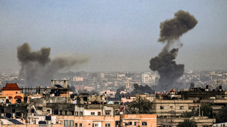 Guerre &agrave; Gaza: l'arm&eacute;e isra&eacute;lienne pilonne la ville de Rafah surpeupl&eacute;e