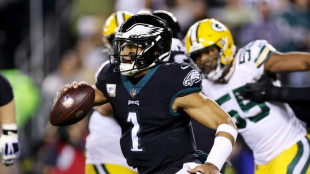 Eagles beat Packers as Rodgers exits, Bengals topple Titans