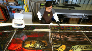 Artesanos restauran los vitrales de   Notre-Dame de Par&iacute;s ensuciados por el incendio