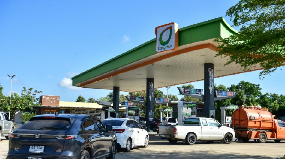 El precio del petr&oacute;leo WTI cae, pero a&uacute;n ronda los 100 d&oacute;lares