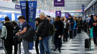 Paralysie budgétaire: des centaines de vols annulés dans les aéroports américains