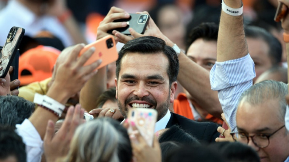 Un legislador de la oposici&oacute;n se registra como candidato presidencial en M&eacute;xico 