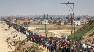 Israel bombardea Gaza mientras el mundo espera su respuesta al ataque de Ir&aacute;n