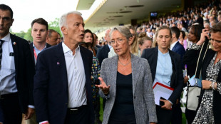 "Il n'y aura pas de hausses d'imp&ocirc;ts", notamment pour les entreprises, assure Borne devant le Medef