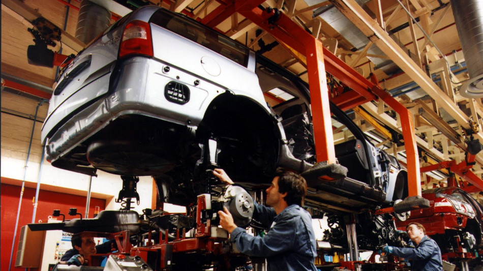 Domani il pacchetto Ue sull'auto, ammorbidito lo stop ai motori termici dal 2035