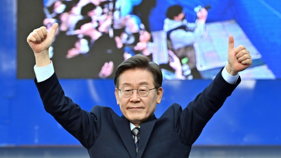 Corea del Sur elige presidente entre un antifeminista y un liberal envuelto en esc&aacute;ndalos