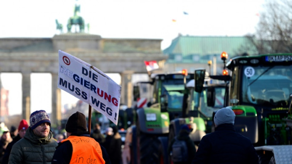 Bauern setzen Proteste am dritten Tag fort - &Ouml;zdemir mahnt "mehr Fairness" an