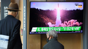 Corea del Norte dispara "posiblemente" un nuevo tipo de misil, asegura Se&uacute;l