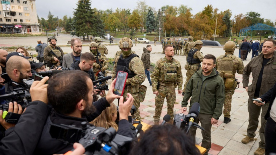 Zelenski promete la "victoria" de Ucrania durante su visita a una regi&oacute;n liberada de J&aacute;rkov