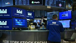 Wall Street en ordre dispers&eacute;, attentiste avant de nouveaux r&eacute;sultats et donn&eacute;es macro&eacute;conomiques