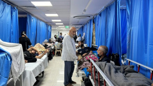 Au milieu des combats, la population pi&eacute;g&eacute;e dans les h&ocirc;pitaux de Gaza 