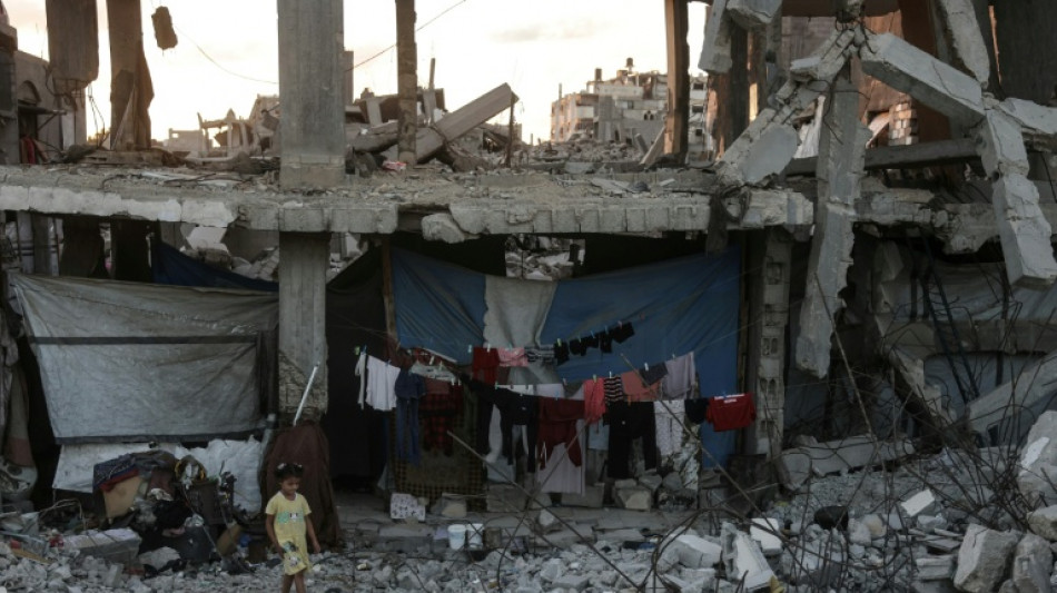 En Gaza, los habitantes se ven obligados a refugiarse en edificios en riesgo de derrumbarse